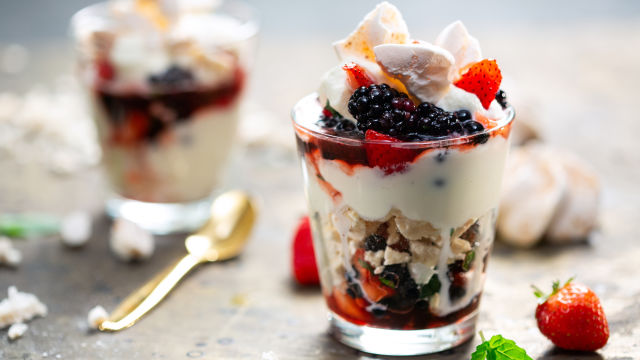 Grmada z jagodičevjem