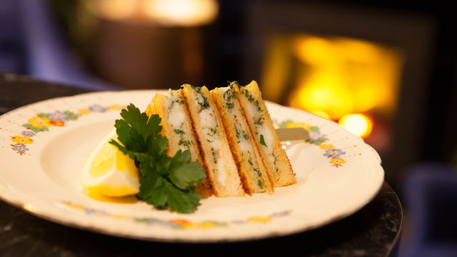 Toasti s kozicami in česnom