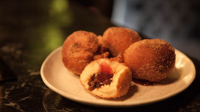 Krofi s počasi pečeno svinjino