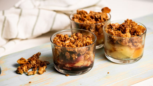 PEČENA JABOLKA, GRANOLA IN SIRUP IZ PORTOVCA (brez glutena in brez laktoze)