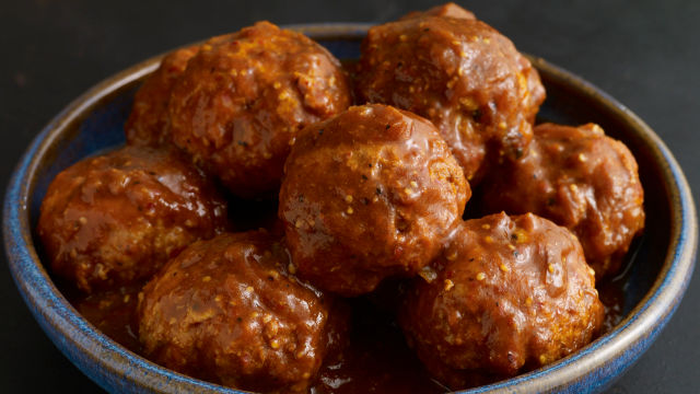 Mesne kroglice v omaki čilijev guajillo