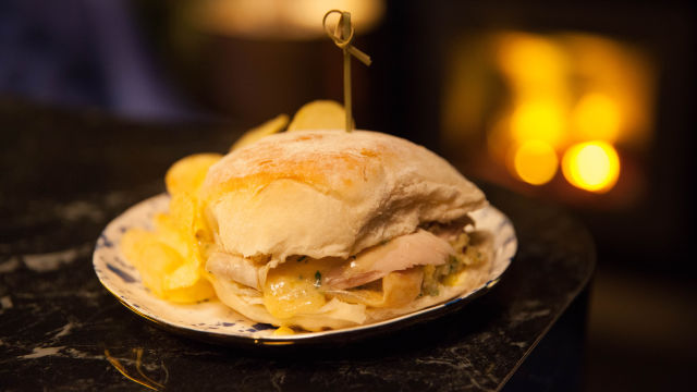 Žemljice s pečenim piščancem