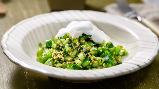 Solata z bulgurjem in kumaro