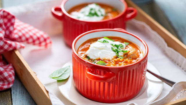 Juha s klobaso in jajčnim rižkom