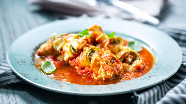 Pečeni zvitki iz bučk z mletim mesom