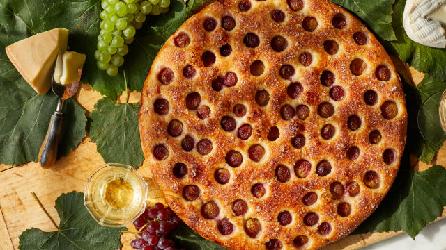 Fokača z grozdjem in rožmarinom