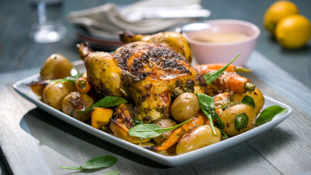 Pečen piščanec z mladim krompirjem in gorčično omako