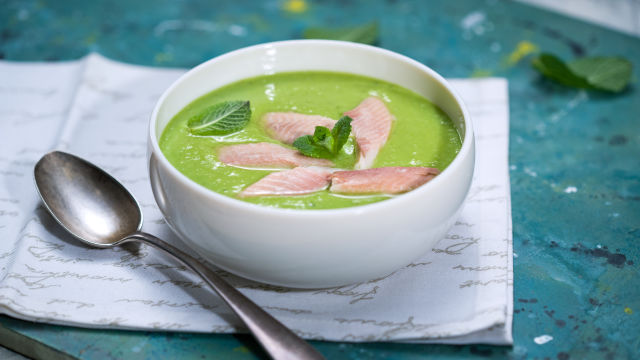 Grahova kremna juha z dimljeno postrvjo