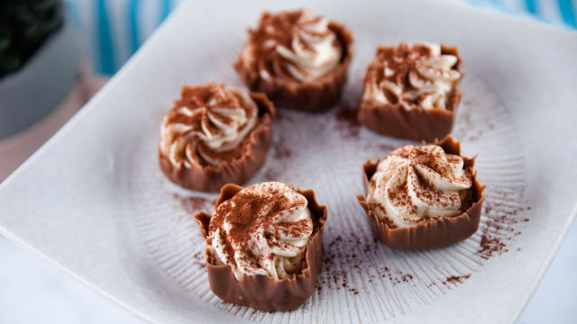 Čokoladne kocke s sladko smetano