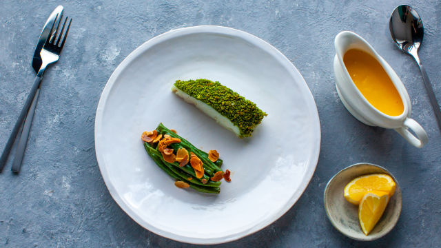 Zeliščna trska, stročji fižol in holandska omaka