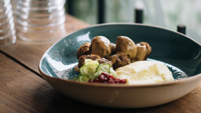 Švedske mesne kroglice v smetanovi omaki