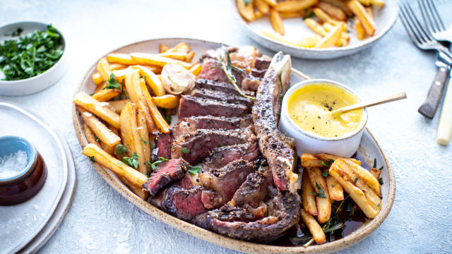 Ubijalski zrezki z ocvrtim krompirčkom