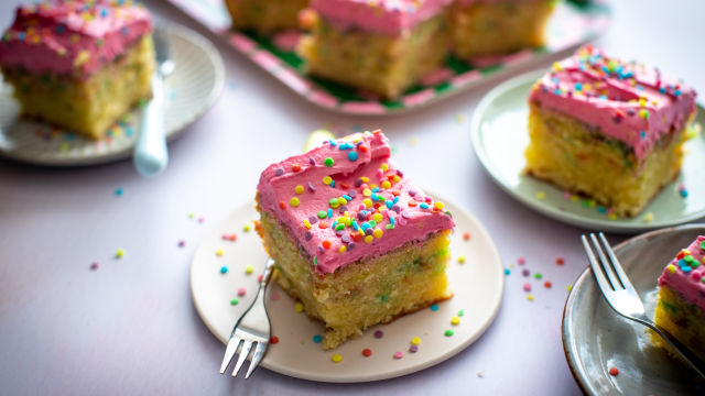 Popolna rojstnodnevna torta z mrvicami