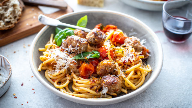 Testenine z mesnimi kroglicami