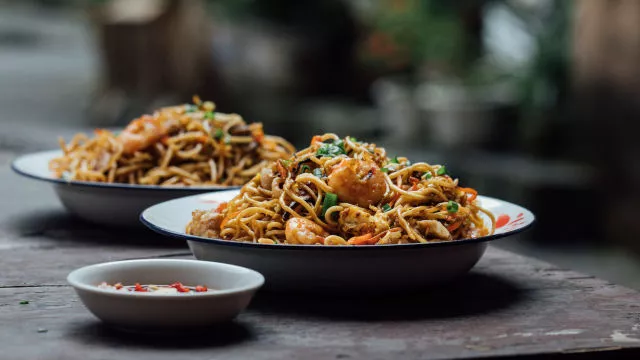 Ocvrti rezanci hokkien