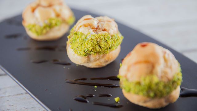 Mousse z bivoljo rikoto & mortadel v paljenem testu