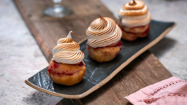 Malinovi zvitki z zapečeno meringo