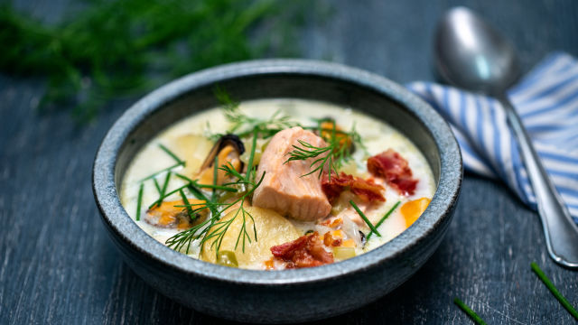 Juha chowder z lososom in slanino