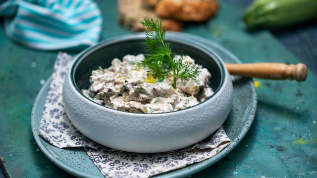 Qatiq iz buck in orehov