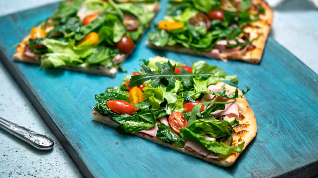 Pica z listnato zelenjavo