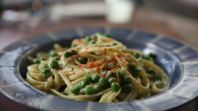 Testenine z avokadom, grahom in meto