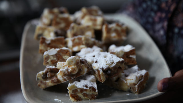 Jabolčne kocke z belo čokolado