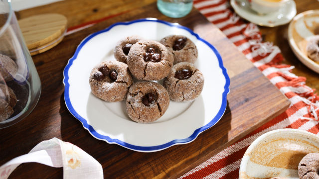 Amareti s kavo, kakavom in lešniki