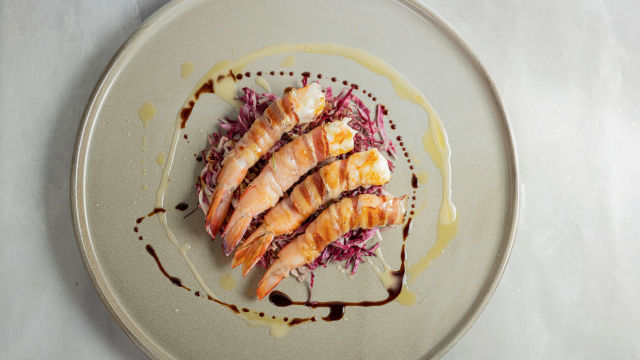 Pečene kozice s panceto in omako sambuca