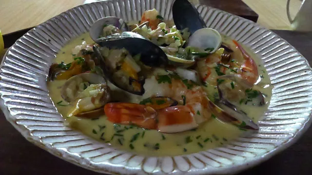 Morski sadeži s patisom in crème fraiche