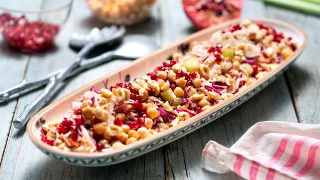 Pekoča zeljna solata