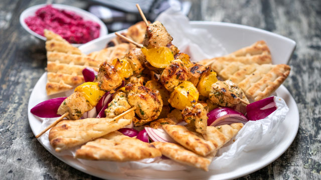 Piščančji suvlaki z limono