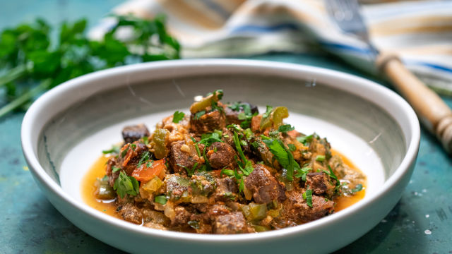 Ferges z jetri ter albanskimi paradižniki, papriko in sirom