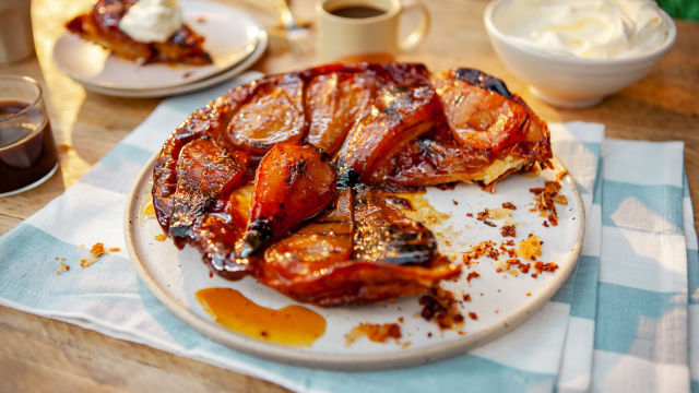 Hruškova pita tarte tatin na žaru