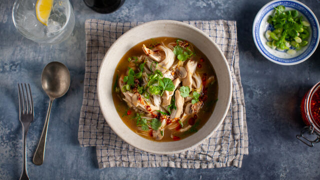 Piščančja juha z rezanci