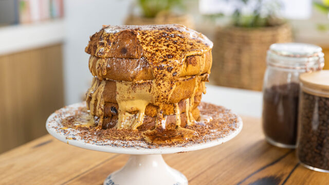 Kavni zabaglione s popečenim panetonom