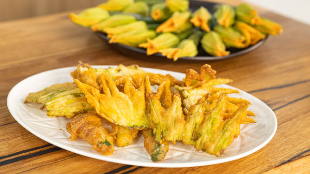 Ocvrti bučkini cvetovi