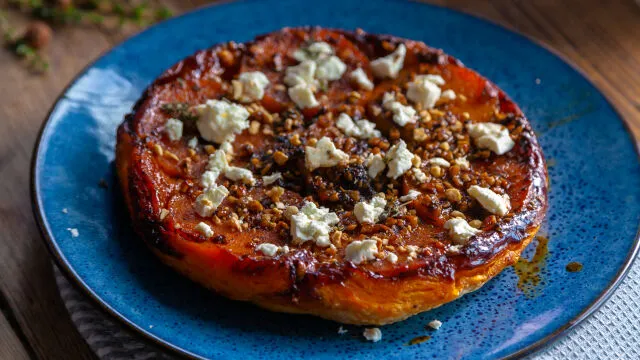 Pita tatin z maslenko, čiliji, lešniki in feto