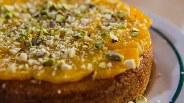Kolač iz polente s pomarančo, mandlji in sirupom panforte