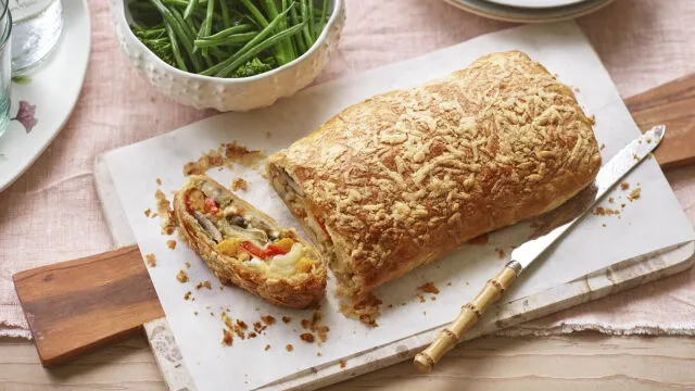 Pečenka wellington s popečeno zelenjavo