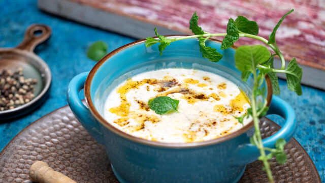 Juha z jogurtom in rižem