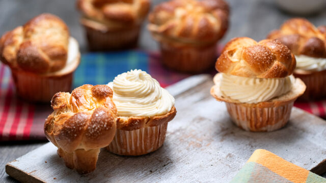 Velikonočna pletenka v pekaču za mafine