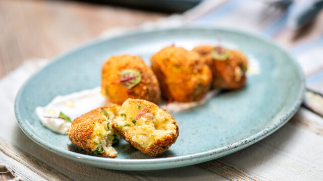 Krompirjevi polpeti z elenskim butom