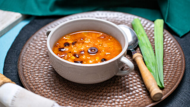 Porova juha z olivami