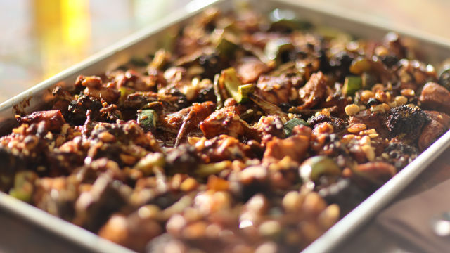 Pečen piščanec z arašidi