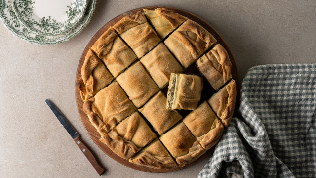 Grška pita s špinačo in sirom – spanakopita