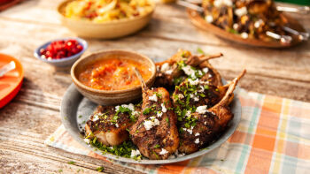 Агнешко и патладжани с подправки с кускус с печени зеленчуци