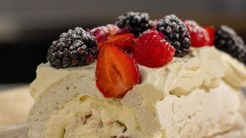 Rolo de Merengue, Alfazema e Frutos