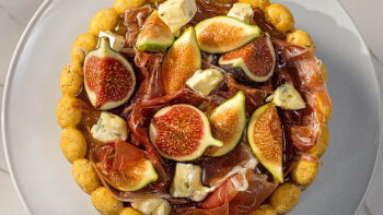 Bolo de Enchidos com Figos e Queijo Azul