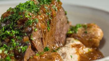 Bochechas de Vitela com Puré de Castanha