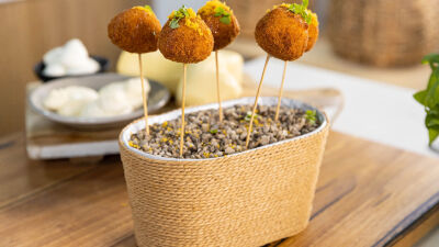 Близалки от бокончини, пълни с аншоа